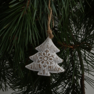 Vánoční ozdoby kovové závěsné stromky 4,5cm (6ks)