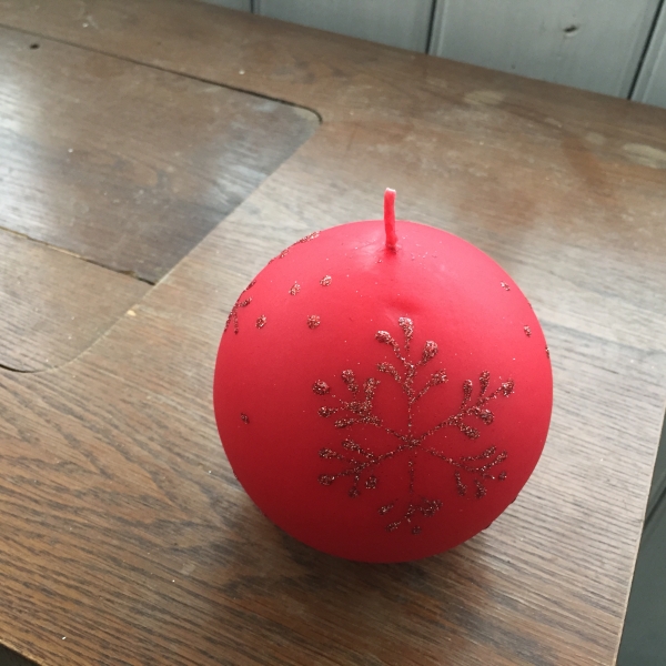 Vánoční svíčka sněhová vločka koule červená 10cm