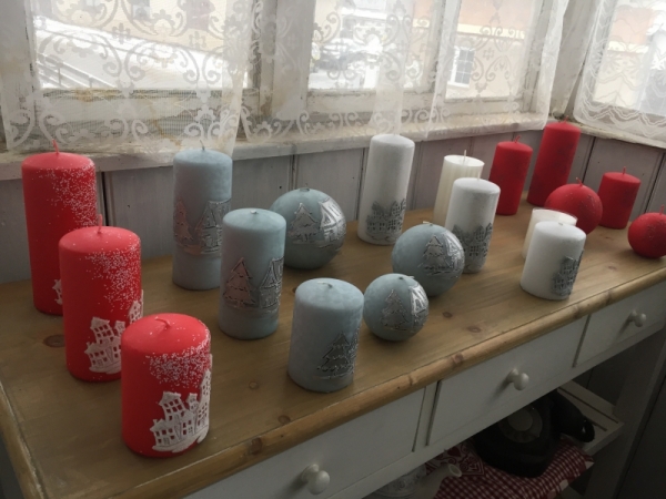 Vánoční svíčky sněhová vločka válec červený 7x10cm 