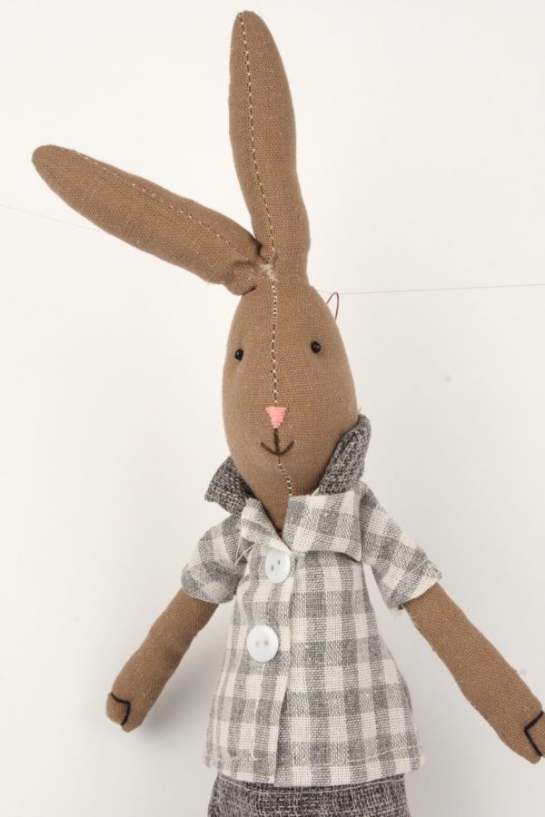 Velikonoční dekorace látkový zajíc v košili 38cm
