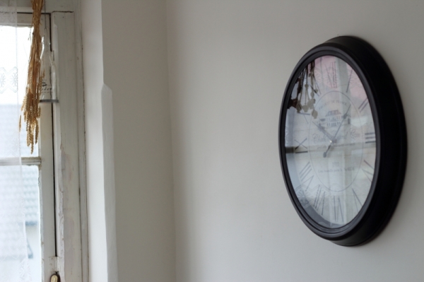 Velké nástěnné hodiny kovové 61 cm římské číslice