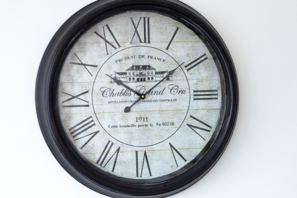 Velké nástěnné hodiny kovové 61 cm římské číslice