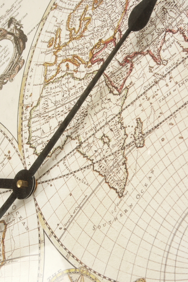 Velké nástěnné hodiny The World 68cm