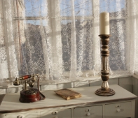 Velký dřevěný svícen na jednu svíčku 51cm