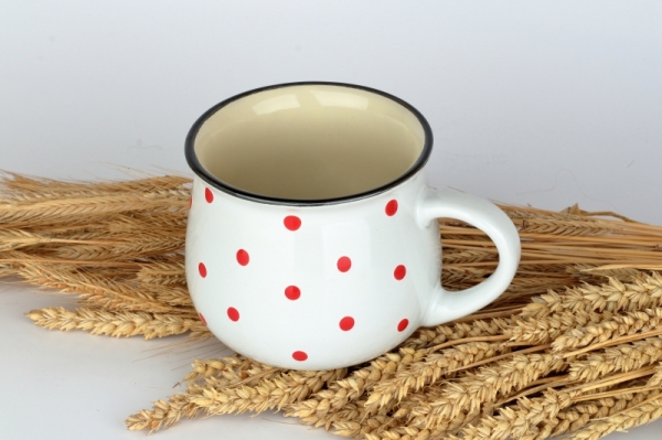 Velký hrnek na čaj s červenými puntíky 11cm