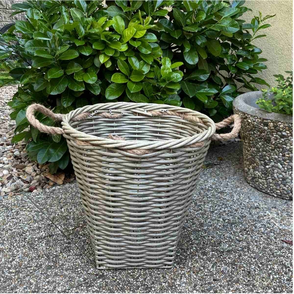 Velký kulatý obal na květináč z umělého proutí – šedobéžový 53 cm