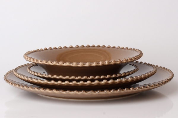 Velký servírovací talíř PEARL kávový 33cm