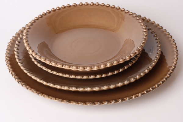 Velký servírovací talíř PEARL kávový 33cm