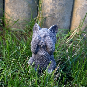 Venkovní dekorace kotě - zakryté oči