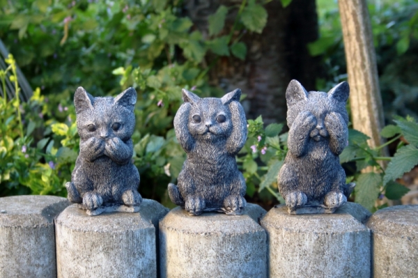 Venkovní dekorace kotě - zakryté oči