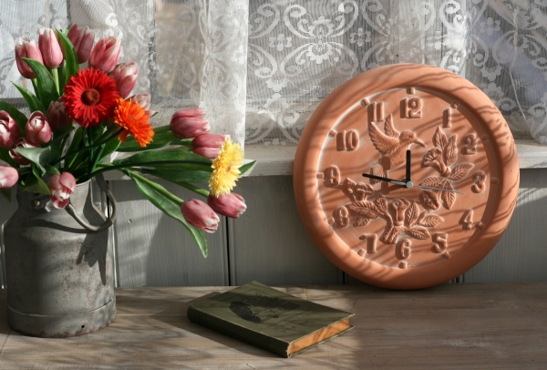 Venkovní keramické hodiny květiny s ptáčkem 30cm