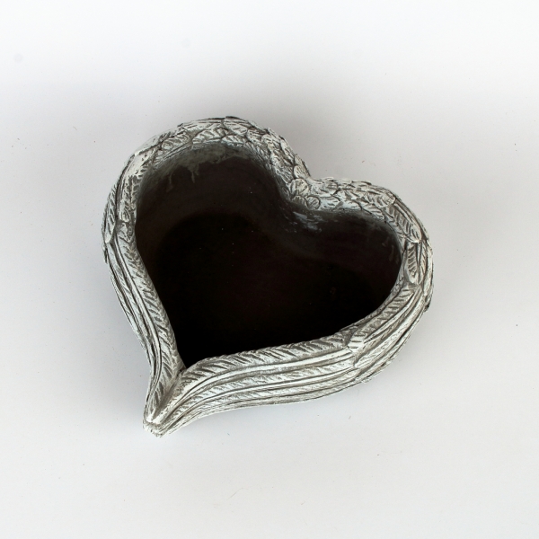 Venkovní květináč z betonu srdce