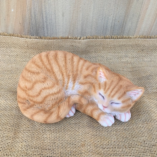 Venkovní socha spící kočka 29cm