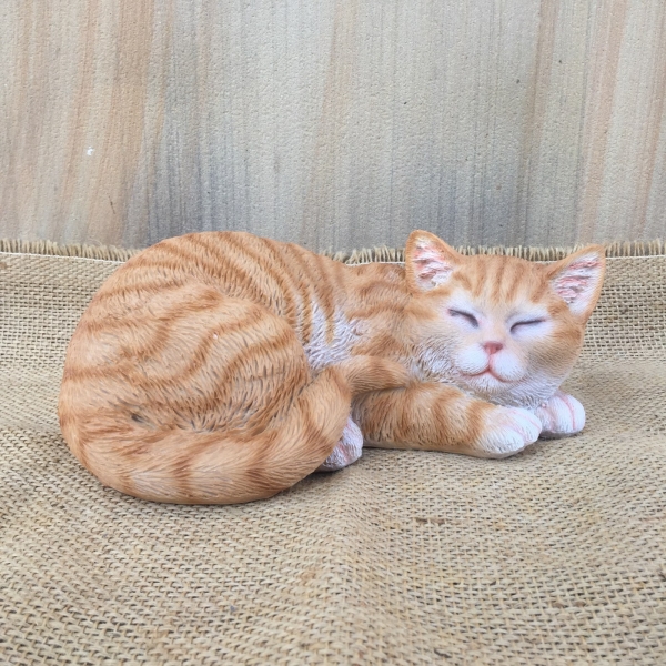 Venkovní socha spící kočka 29cm