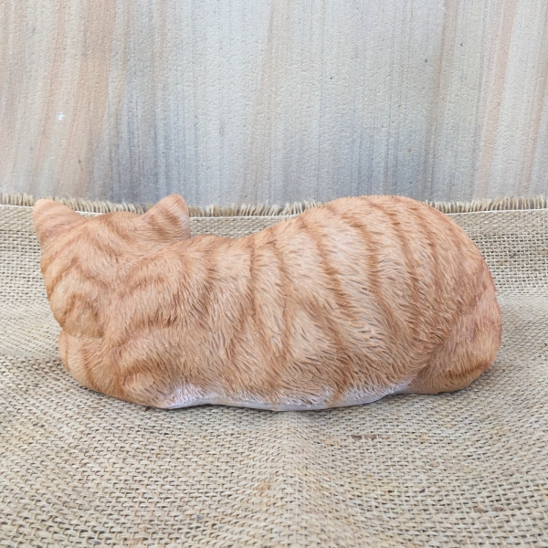 Venkovní socha spící kočka 29cm