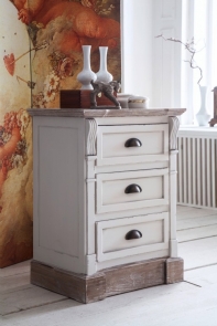 Venkovská komoda se třemi šuplíky 50x67x36cm