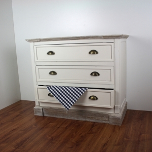 Venkovská komoda se třemi šuplíky 89x66x40cm