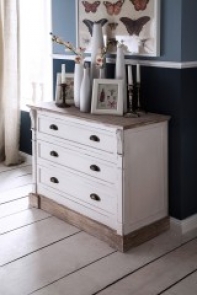 Venkovská komoda se třemi šuplíky 89x66x40cm