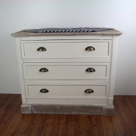 Venkovská komoda se třemi šuplíky 89x66x40cm