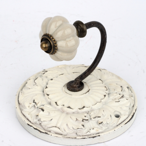 Věšáček bílý kov 10x8x10cm