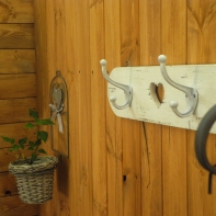 Věšák do předsíně dřevěný 45cm