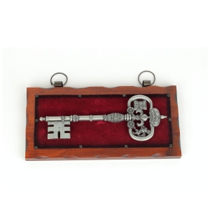 Věšák na klíče s historickým klíčem 32 x 6 x 16,5 cm kov a dřevo