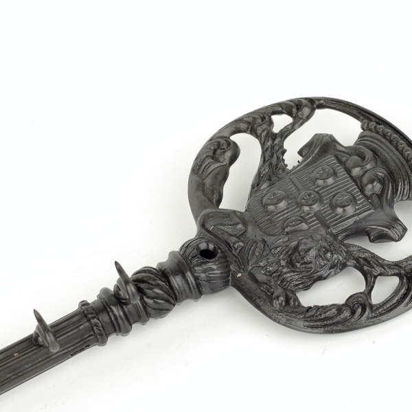 Věšák na klíče v podobě historického klíče 26,5 x 11 cm kov