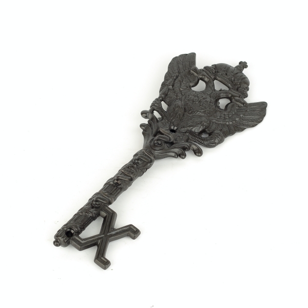 Věšák na klíče ve tvaru historického klíče 27 x 10 cm kov