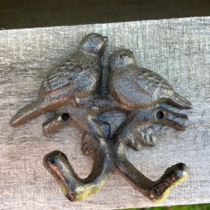 Věšák na oblečení s ptáčky litina 13x11,5x4cm