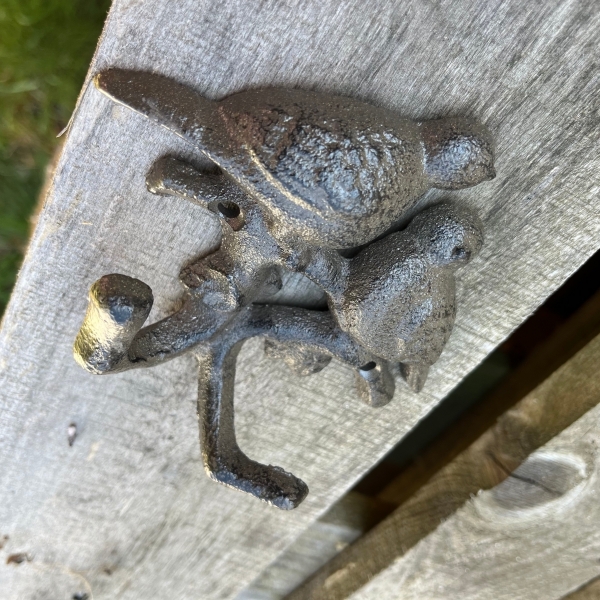 Věšák na oblečení s ptáčky litina 13x11,5x4cm