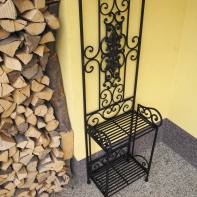 Věšák na oblečení se srdíčky