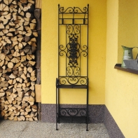 Věšák na oblečení se srdíčky