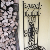 Věšák na oblečení se srdíčky