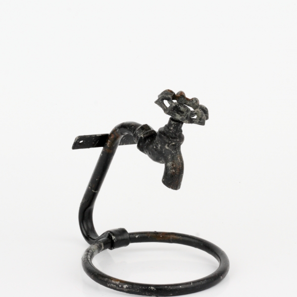 Věšák na ručníky kruh s kohoutkem na vodu