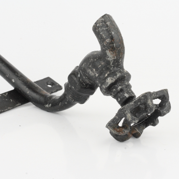 Věšák na ručníky kruh s kohoutkem na vodu