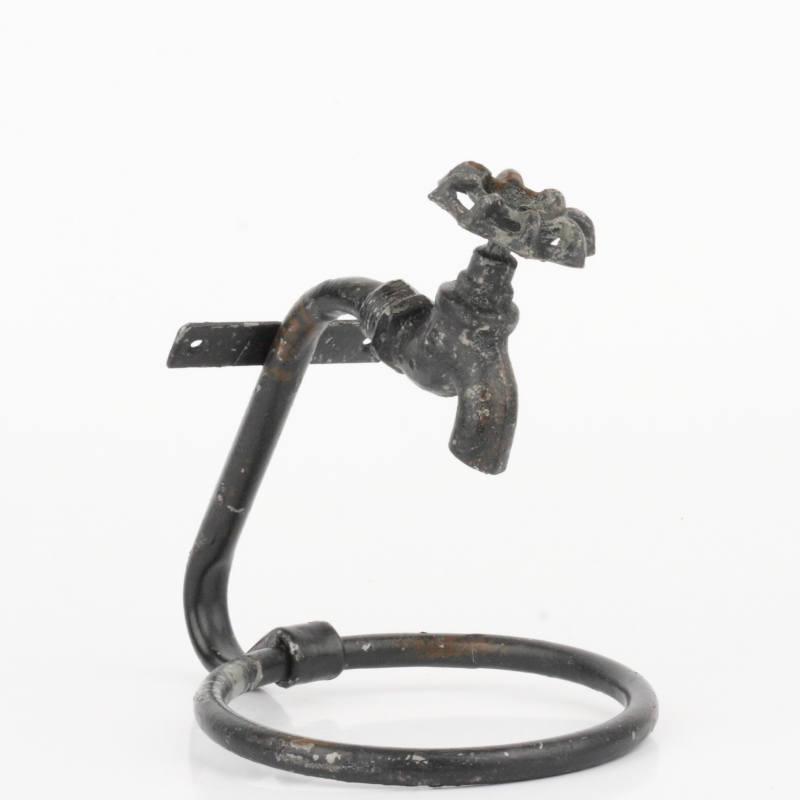 Věšák na ručníky kruh s kohoutkem na vodu