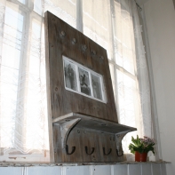 Věšáková stěna s rámečky na fotografie 47x66cm