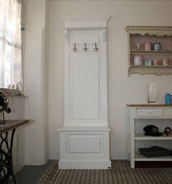 Věšáková stěna s úložným prostorem 76x210x40cm