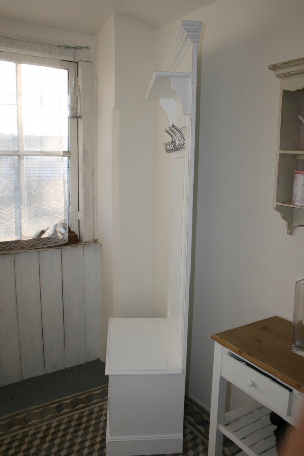 Věšáková stěna s úložným prostorem 76x210x40cm