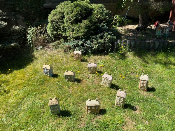 Veselý keramický domeček 12,5 x 28 x 10 cm