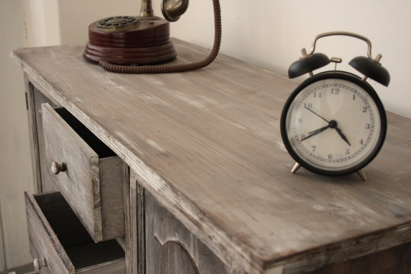 Vintage dřevěná komoda s patinou 93×37×79cm