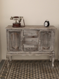 Vintage dřevěná komoda s patinou 93×37×79cm