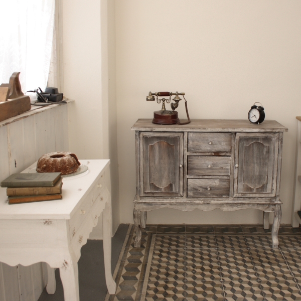 Vintage dřevěná komoda s patinou 93×37×79cm