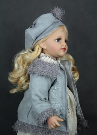 Vinylová panenka Mia 53cm