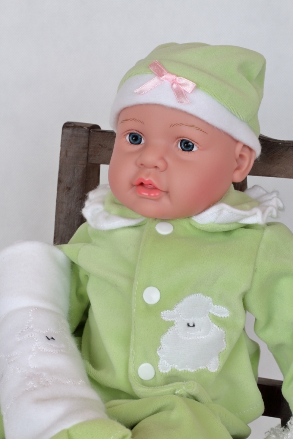 Vinylová panenka s dekou a ovečkou 40cm