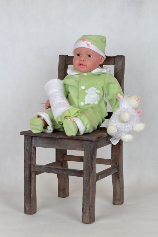 Vinylová panenka s dekou a ovečkou 40cm