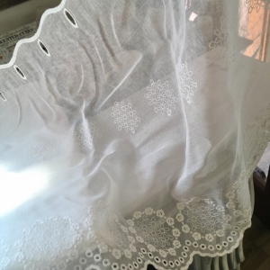 Vitrážová záclona květinový věneček v50cm