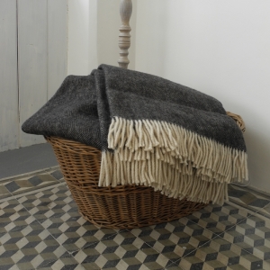 Vlněná přikrývka/deka černá rybí kost 135x200cm