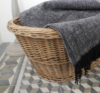 Vlněný pléd černý s tečkami 135x100cm