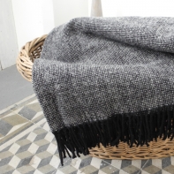 Vlněný pléd černý s tečkami 135x100cm